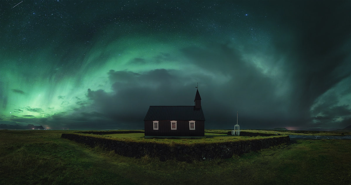Búðir bajo la aurora
