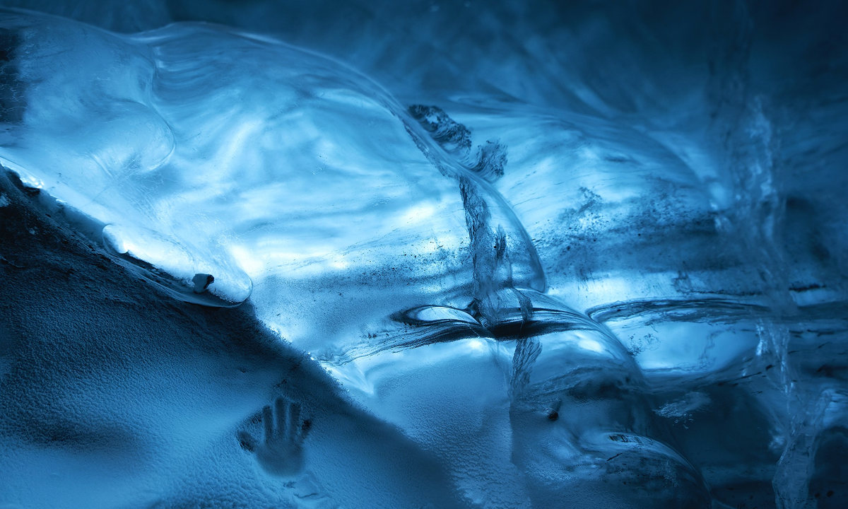 La mano en el hielo
