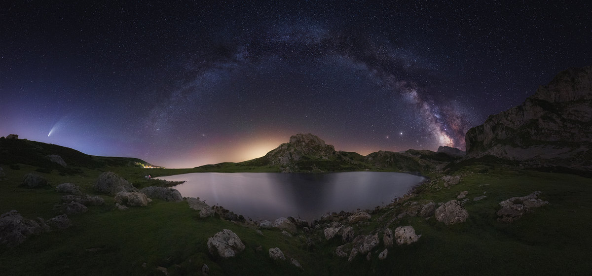 Lago Ercina y el cometa